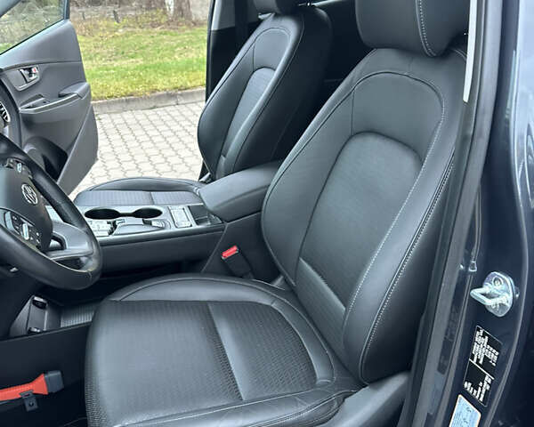 Сірий Хендай Kona, об'ємом двигуна 0 л та пробігом 149 тис. км за 17950 $, фото 44 на Automoto.ua