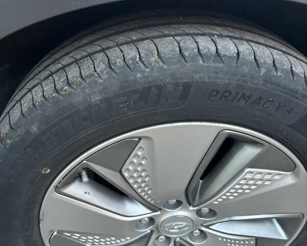 Сірий Хендай Kona, об'ємом двигуна 0 л та пробігом 43 тис. км за 15500 $, фото 16 на Automoto.ua