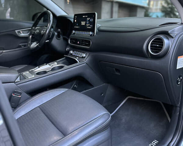 Сірий Хендай Kona, об'ємом двигуна 0 л та пробігом 137 тис. км за 16900 $, фото 76 на Automoto.ua