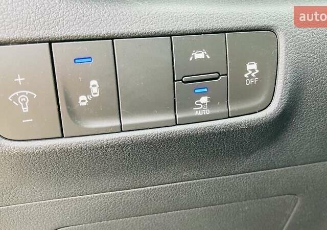 Серый Хендай Kona, объемом двигателя 0 л и пробегом 41 тыс. км за 18200 $, фото 8 на Automoto.ua