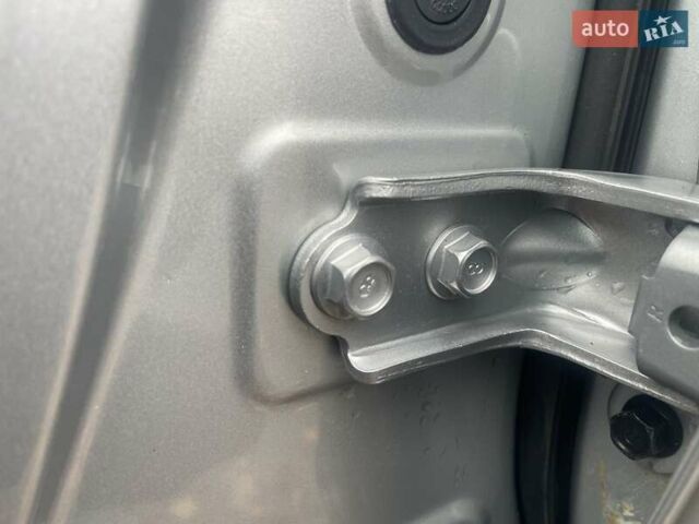 Серый Хендай Kona, объемом двигателя 0 л и пробегом 114 тыс. км за 17100 $, фото 23 на Automoto.ua