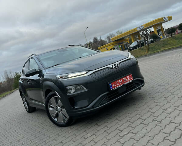 Сірий Хендай Kona, об'ємом двигуна 0 л та пробігом 149 тис. км за 17950 $, фото 7 на Automoto.ua
