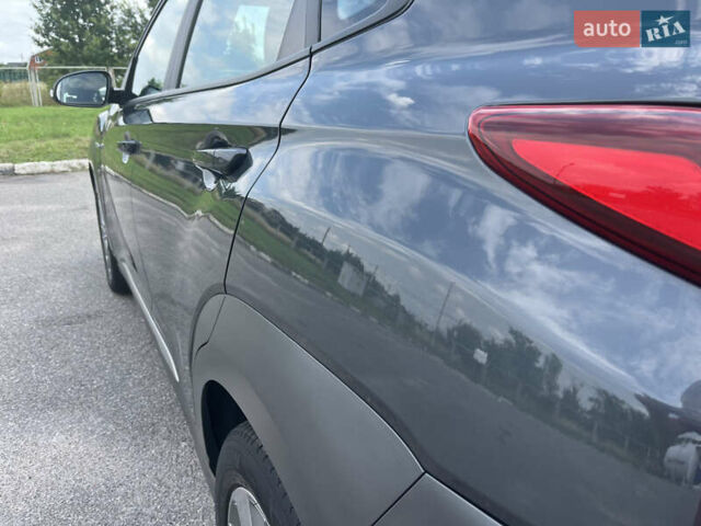 Серый Хендай Kona, объемом двигателя 0 л и пробегом 49 тыс. км за 15199 $, фото 15 на Automoto.ua