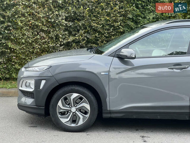 Серый Хендай Kona, объемом двигателя 1.6 л и пробегом 54 тыс. км за 20950 $, фото 11 на Automoto.ua