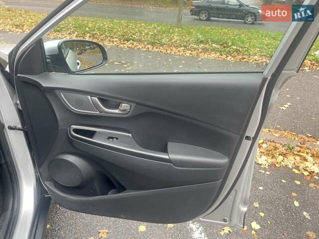 Серый Хендай Kona, объемом двигателя 0 л и пробегом 114 тыс. км за 17100 $, фото 42 на Automoto.ua