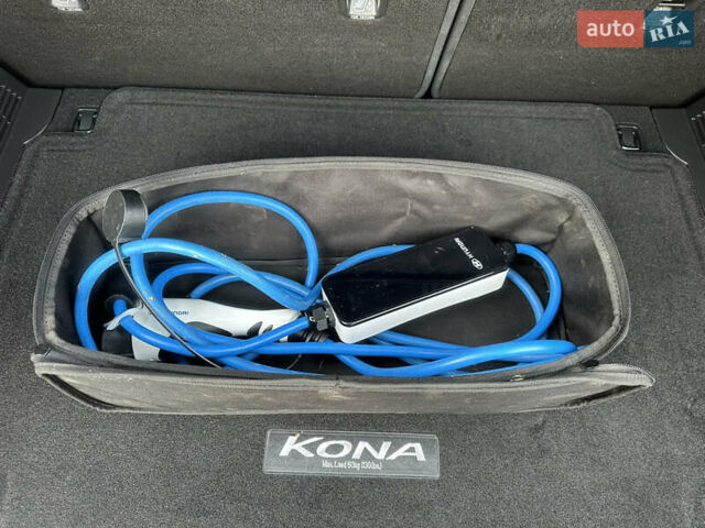 Сірий Хендай Kona, об'ємом двигуна 0 л та пробігом 56 тис. км за 17900 $, фото 18 на Automoto.ua