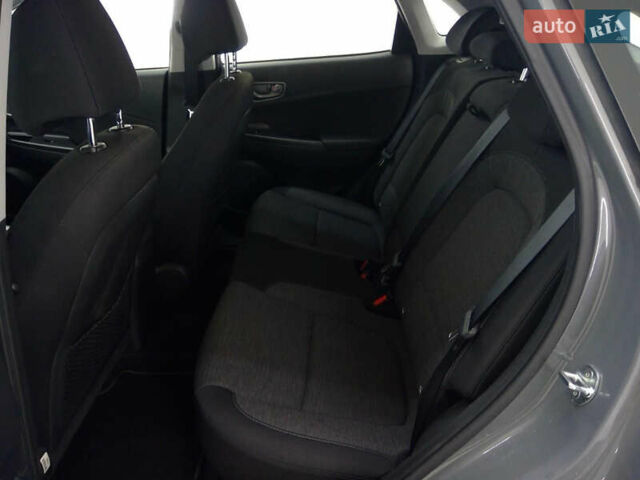 Серый Хендай Kona, объемом двигателя 0 л и пробегом 102 тыс. км за 16300 $, фото 7 на Automoto.ua