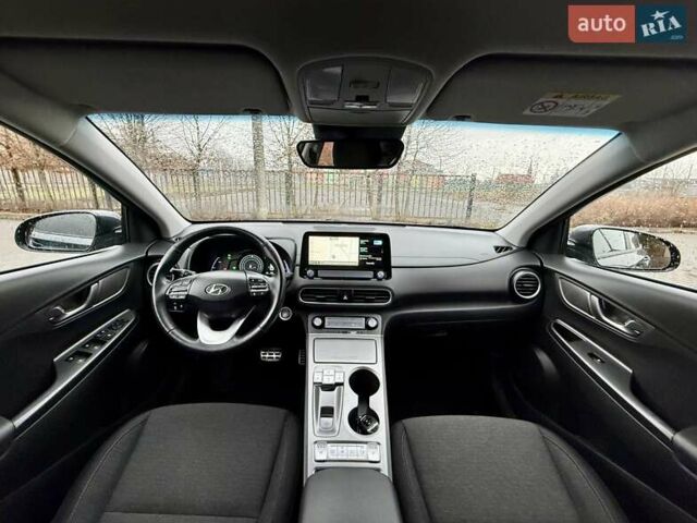 Серый Хендай Kona, объемом двигателя 0 л и пробегом 74 тыс. км за 15250 $, фото 91 на Automoto.ua