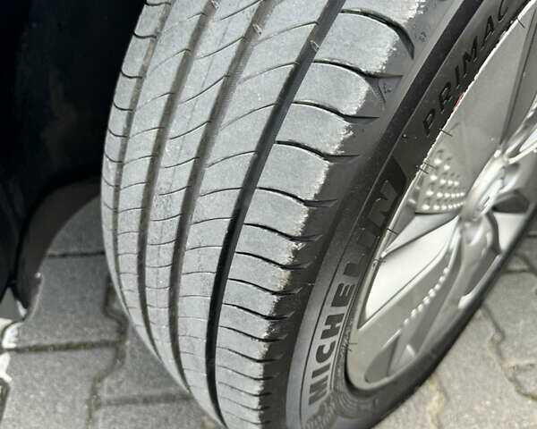 Серый Хендай Kona, объемом двигателя 0 л и пробегом 52 тыс. км за 16300 $, фото 13 на Automoto.ua