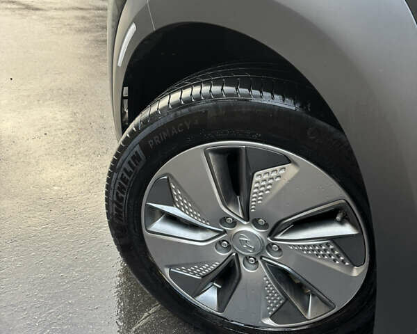 Серый Хендай Kona, объемом двигателя 0 л и пробегом 23 тыс. км за 16900 $, фото 33 на Automoto.ua