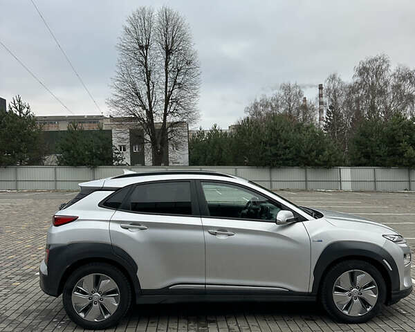 Серый Хендай Kona, объемом двигателя 0 л и пробегом 38 тыс. км за 18999 $, фото 16 на Automoto.ua