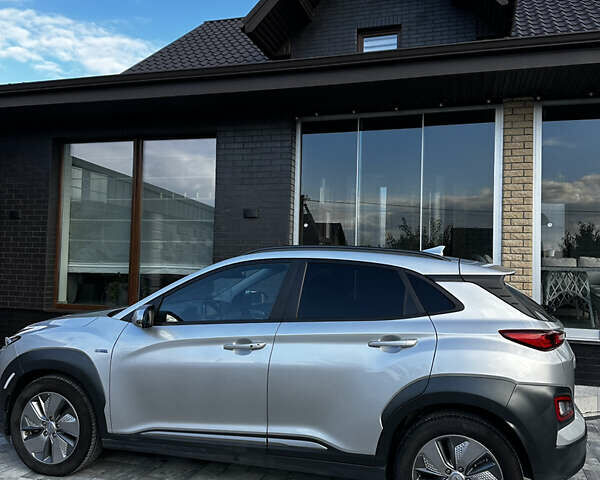 Серый Хендай Kona, объемом двигателя 0 л и пробегом 38 тыс. км за 19500 $, фото 11 на Automoto.ua