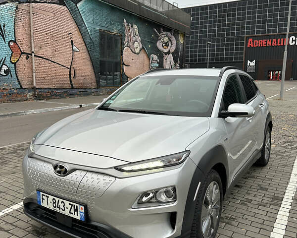 Серый Хендай Kona, объемом двигателя 0 л и пробегом 38 тыс. км за 18999 $, фото 1 на Automoto.ua
