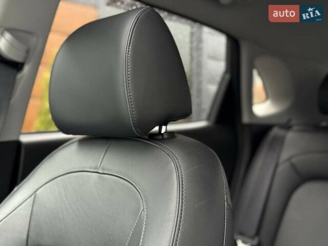 Сірий Хендай Kona, об'ємом двигуна 0 л та пробігом 61 тис. км за 17700 $, фото 41 на Automoto.ua