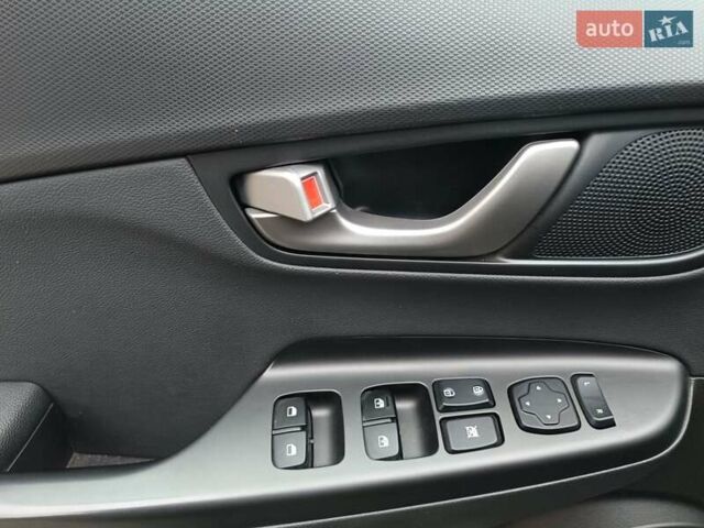 Сірий Хендай Kona, об'ємом двигуна 1.6 л та пробігом 12 тис. км за 21500 $, фото 20 на Automoto.ua
