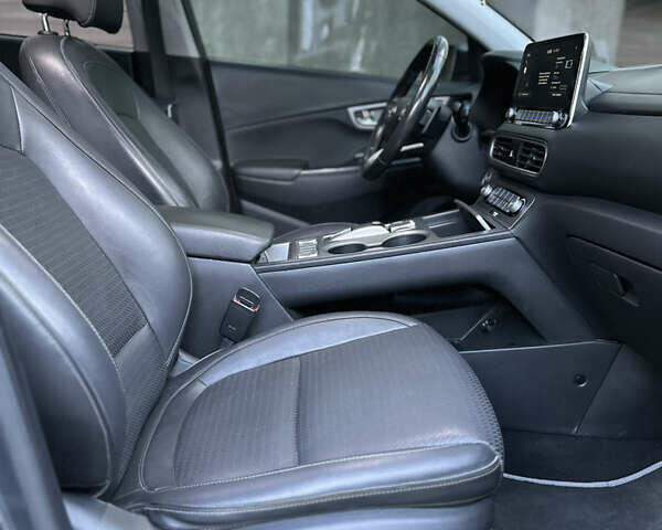Сірий Хендай Kona, об'ємом двигуна 0 л та пробігом 137 тис. км за 16900 $, фото 77 на Automoto.ua