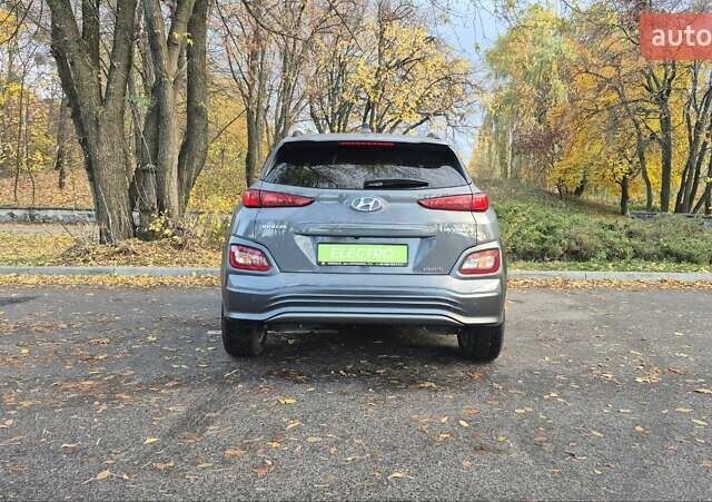Сірий Хендай Kona, об'ємом двигуна 0 л та пробігом 42 тис. км за 22200 $, фото 9 на Automoto.ua