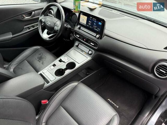 Сірий Хендай Kona, об'ємом двигуна 0 л та пробігом 61 тис. км за 17700 $, фото 64 на Automoto.ua