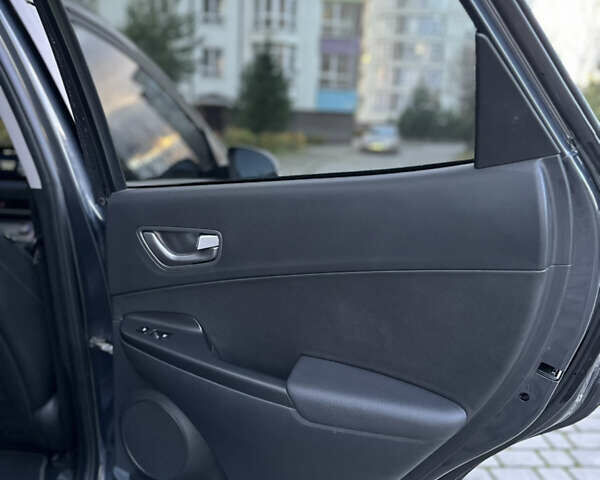 Сірий Хендай Kona, об'ємом двигуна 0 л та пробігом 137 тис. км за 16900 $, фото 67 на Automoto.ua