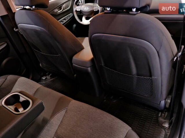 Серый Хендай Kona, объемом двигателя 0 л и пробегом 88 тыс. км за 20300 $, фото 40 на Automoto.ua