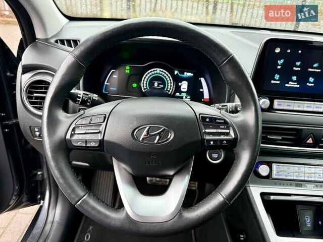 Серый Хендай Kona, объемом двигателя 0 л и пробегом 74 тыс. км за 15250 $, фото 51 на Automoto.ua