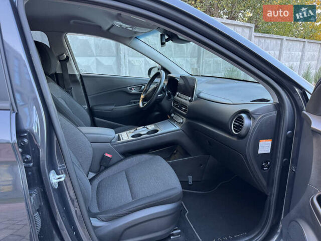 Сірий Хендай Kona, об'ємом двигуна 0 л та пробігом 114 тис. км за 15999 $, фото 69 на Automoto.ua