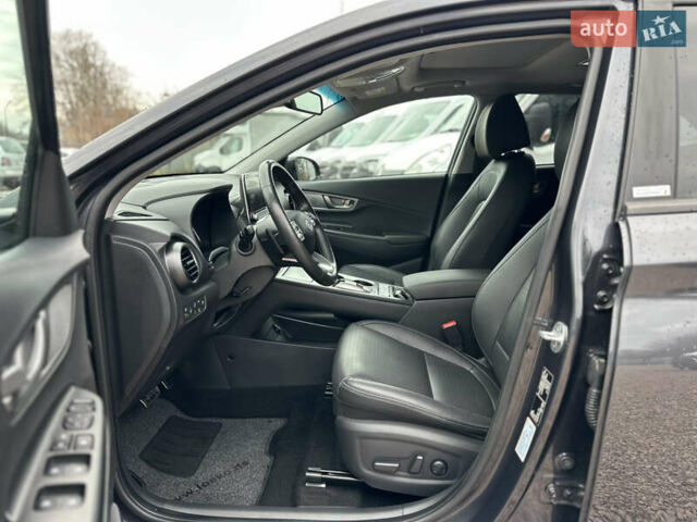 Сірий Хендай Kona, об'ємом двигуна 0 л та пробігом 61 тис. км за 18800 $, фото 19 на Automoto.ua