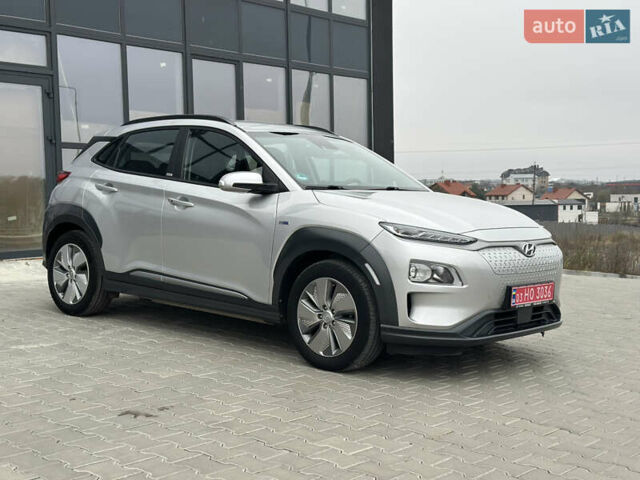 Серый Хендай Kona, объемом двигателя 0 л и пробегом 62 тыс. км за 18900 $, фото 3 на Automoto.ua