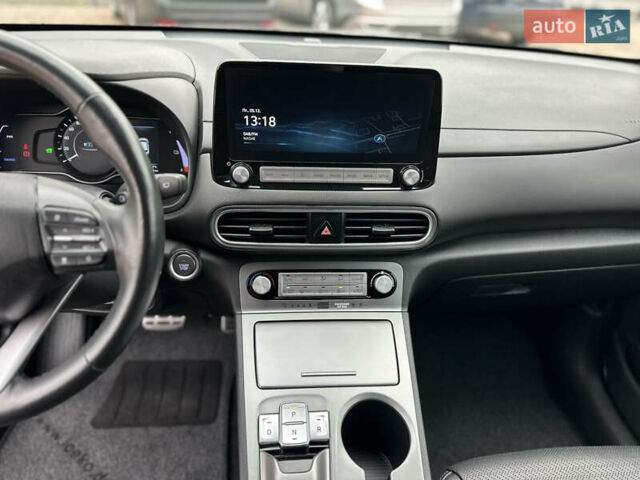 Сірий Хендай Kona, об'ємом двигуна 0 л та пробігом 61 тис. км за 18800 $, фото 23 на Automoto.ua