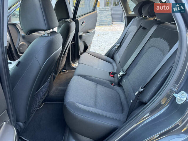 Сірий Хендай Kona, об'ємом двигуна 0 л та пробігом 114 тис. км за 15999 $, фото 31 на Automoto.ua