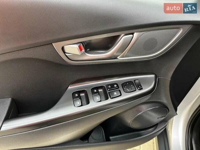 Серый Хендай Kona, объемом двигателя 0 л и пробегом 136 тыс. км за 16700 $, фото 34 на Automoto.ua