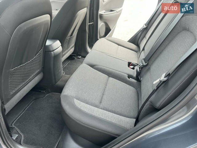 Сірий Хендай Kona, об'ємом двигуна 0 л та пробігом 50 тис. км за 14999 $, фото 26 на Automoto.ua