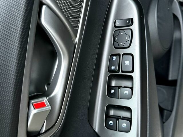 Сірий Хендай Kona, об'ємом двигуна 0 л та пробігом 41 тис. км за 20500 $, фото 3 на Automoto.ua