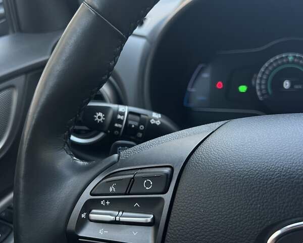 Серый Хендай Kona, объемом двигателя 0 л и пробегом 30 тыс. км за 21100 $, фото 50 на Automoto.ua