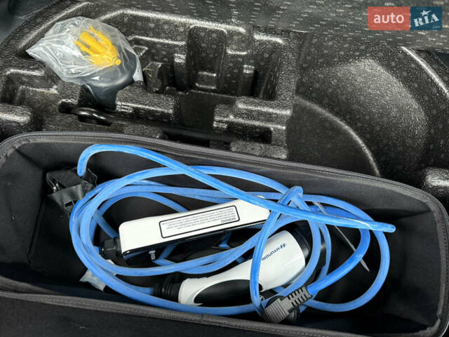 Сірий Хендай Kona, об'ємом двигуна 0 л та пробігом 78 тис. км за 18600 $, фото 22 на Automoto.ua