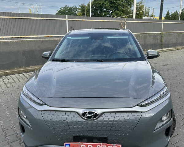 Сірий Хендай Kona, об'ємом двигуна 0 л та пробігом 56 тис. км за 17900 $, фото 2 на Automoto.ua