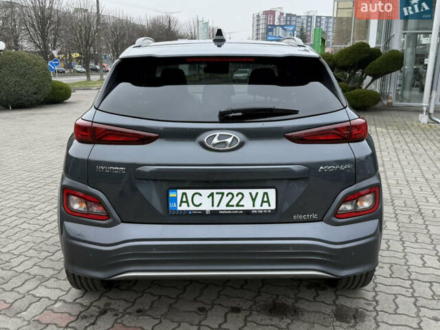 Серый Хендай Kona, объемом двигателя 0 л и пробегом 69 тыс. км за 15600 $, фото 7 на Automoto.ua
