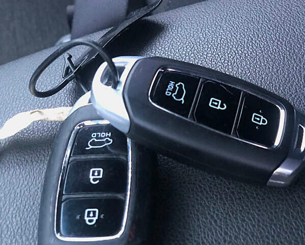 Серый Хендай Kona, объемом двигателя 0 л и пробегом 133 тыс. км за 15600 $, фото 16 на Automoto.ua