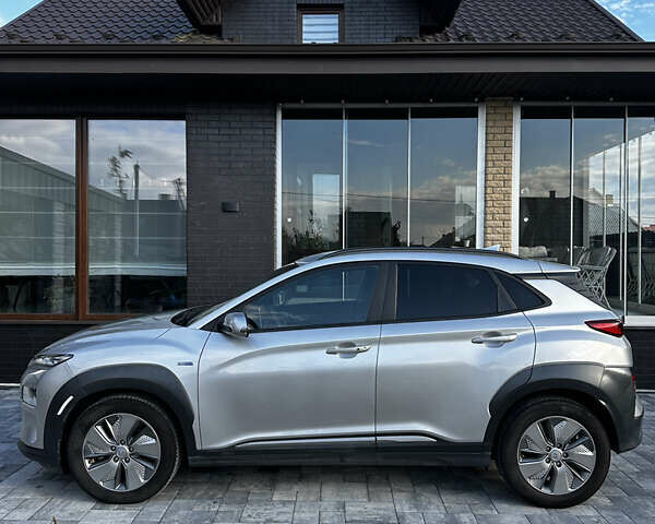 Серый Хендай Kona, объемом двигателя 0 л и пробегом 38 тыс. км за 19500 $, фото 32 на Automoto.ua