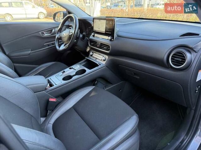 Серый Хендай Kona, объемом двигателя 0 л и пробегом 111 тыс. км за 17000 $, фото 5 на Automoto.ua