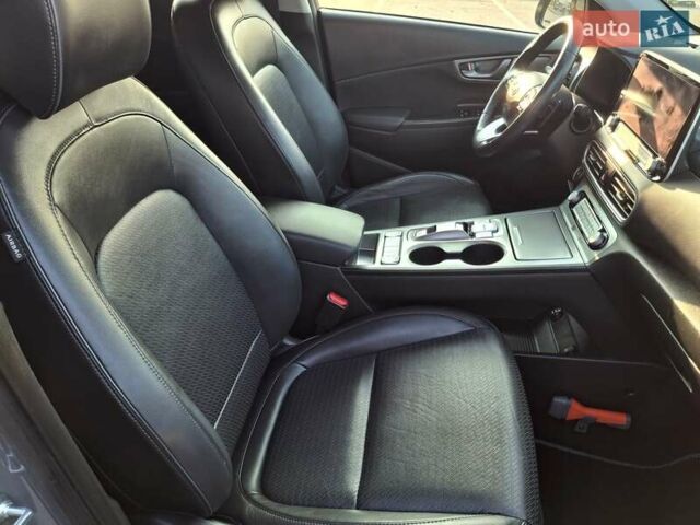 Серый Хендай Kona, объемом двигателя 0 л и пробегом 116 тыс. км за 18600 $, фото 30 на Automoto.ua