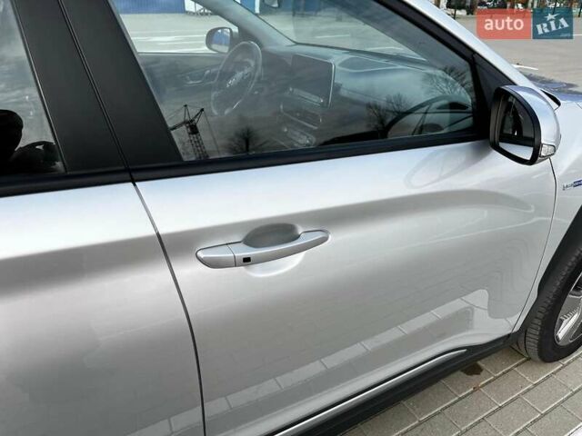 Серый Хендай Kona, объемом двигателя 0 л и пробегом 136 тыс. км за 16700 $, фото 10 на Automoto.ua