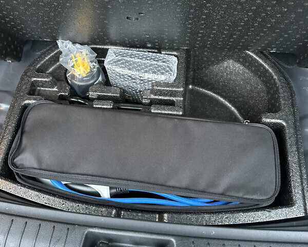 Сірий Хендай Kona, об'ємом двигуна 0 л та пробігом 149 тис. км за 17950 $, фото 32 на Automoto.ua