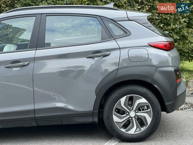 Серый Хендай Kona, объемом двигателя 1.6 л и пробегом 54 тыс. км за 20950 $, фото 12 на Automoto.ua