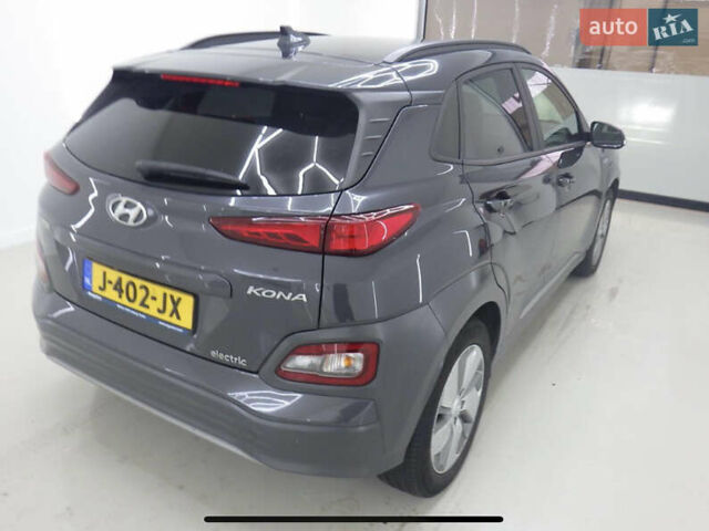 Сірий Хендай Kona, об'ємом двигуна 0 л та пробігом 78 тис. км за 18300 $, фото 5 на Automoto.ua