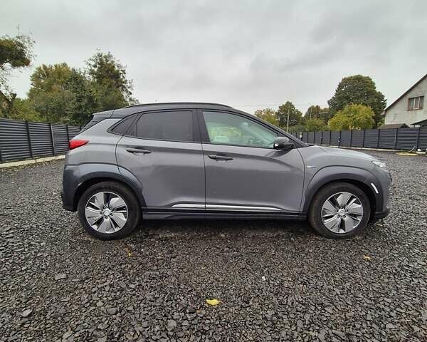 Сірий Хендай Kona, об'ємом двигуна 0 л та пробігом 99 тис. км за 19499 $, фото 3 на Automoto.ua
