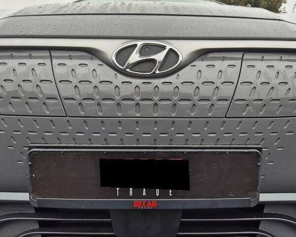 Сірий Хендай Kona, об'ємом двигуна 0 л та пробігом 99 тис. км за 19499 $, фото 9 на Automoto.ua