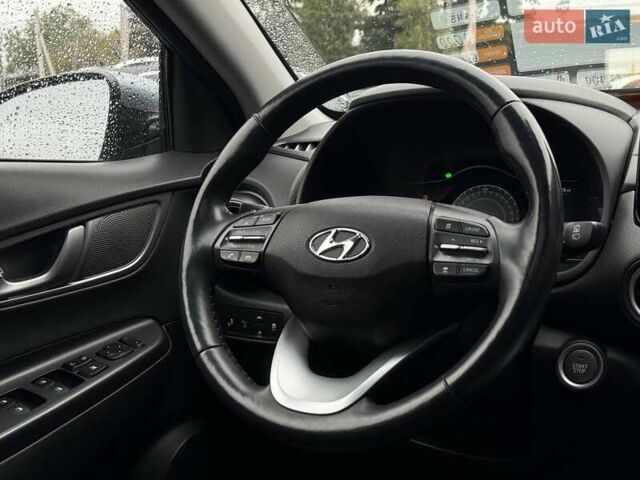 Сірий Хендай Kona, об'ємом двигуна 0 л та пробігом 61 тис. км за 17700 $, фото 51 на Automoto.ua
