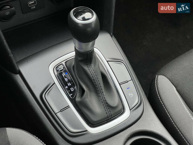 Серый Хендай Kona, объемом двигателя 1.6 л и пробегом 54 тыс. км за 20950 $, фото 38 на Automoto.ua