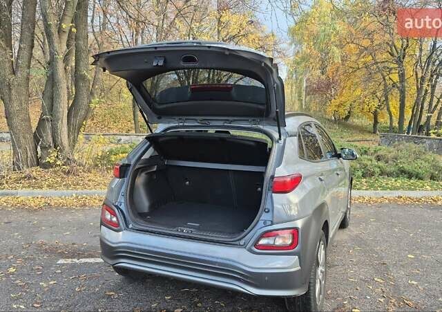 Сірий Хендай Kona, об'ємом двигуна 0 л та пробігом 42 тис. км за 22200 $, фото 6 на Automoto.ua